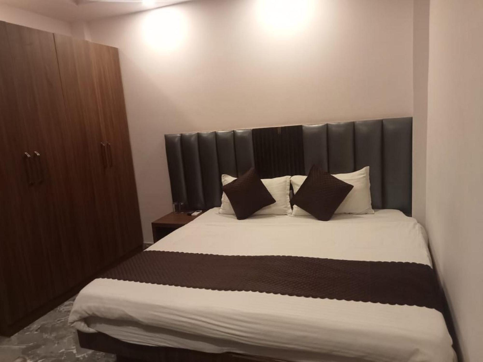 Del Fox Hotel Shanti Residency - Just A Minute Away From New Delhi Railway Station And Connaught Place & 5 Mins From Vfs מראה חיצוני תמונה