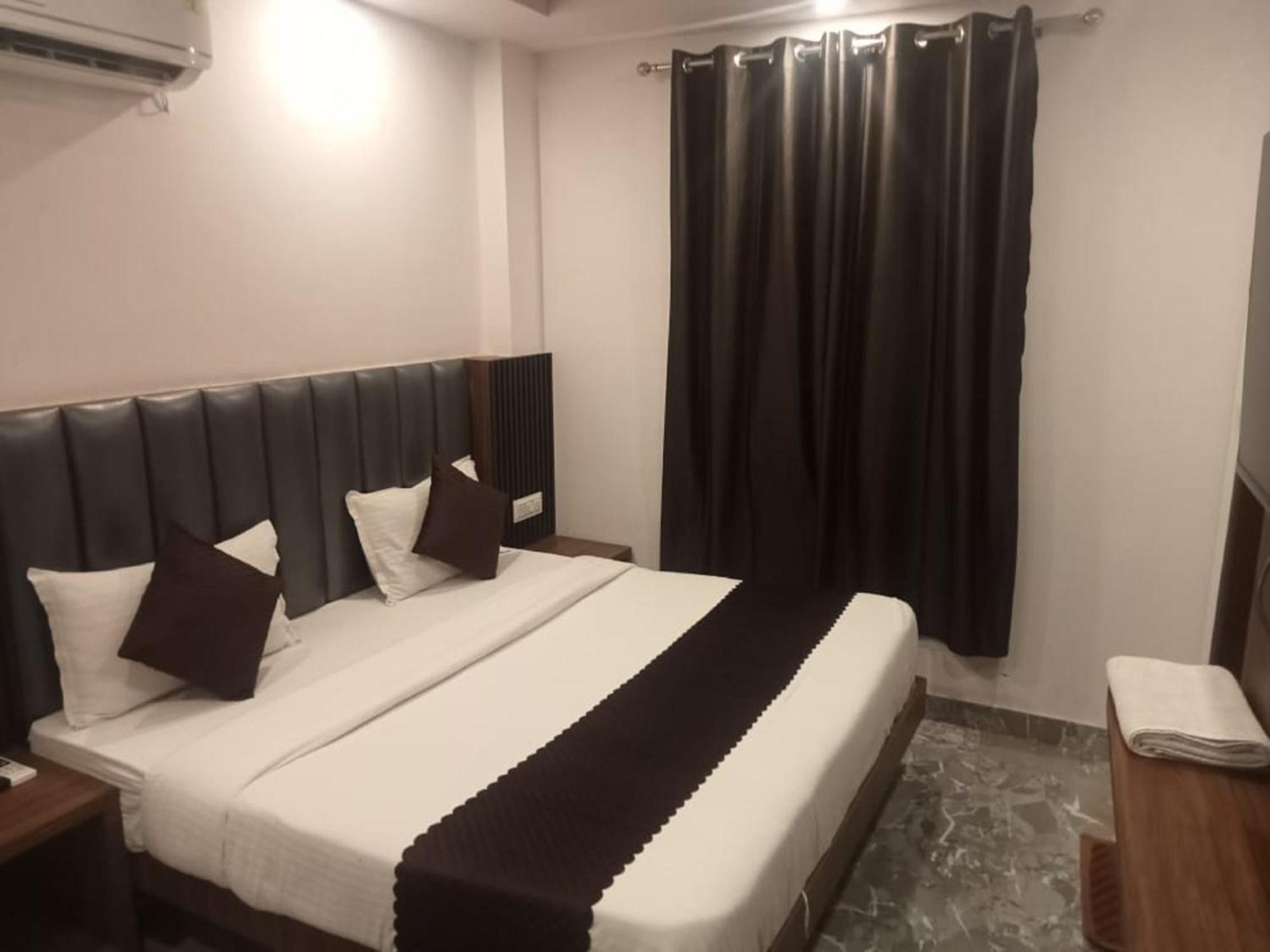 Del Fox Hotel Shanti Residency - Just A Minute Away From New Delhi Railway Station And Connaught Place & 5 Mins From Vfs מראה חיצוני תמונה