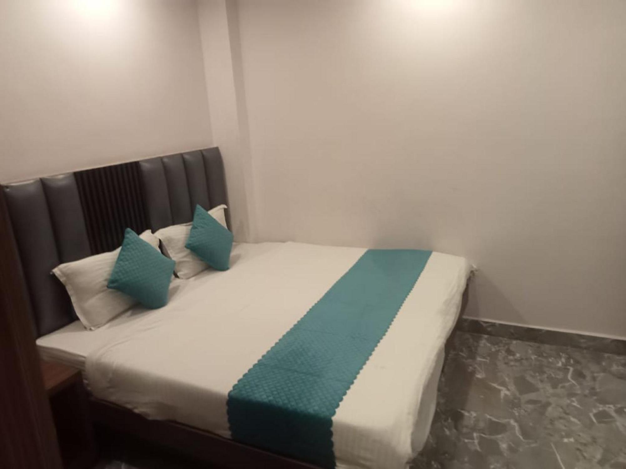 Del Fox Hotel Shanti Residency - Just A Minute Away From New Delhi Railway Station And Connaught Place & 5 Mins From Vfs מראה חיצוני תמונה