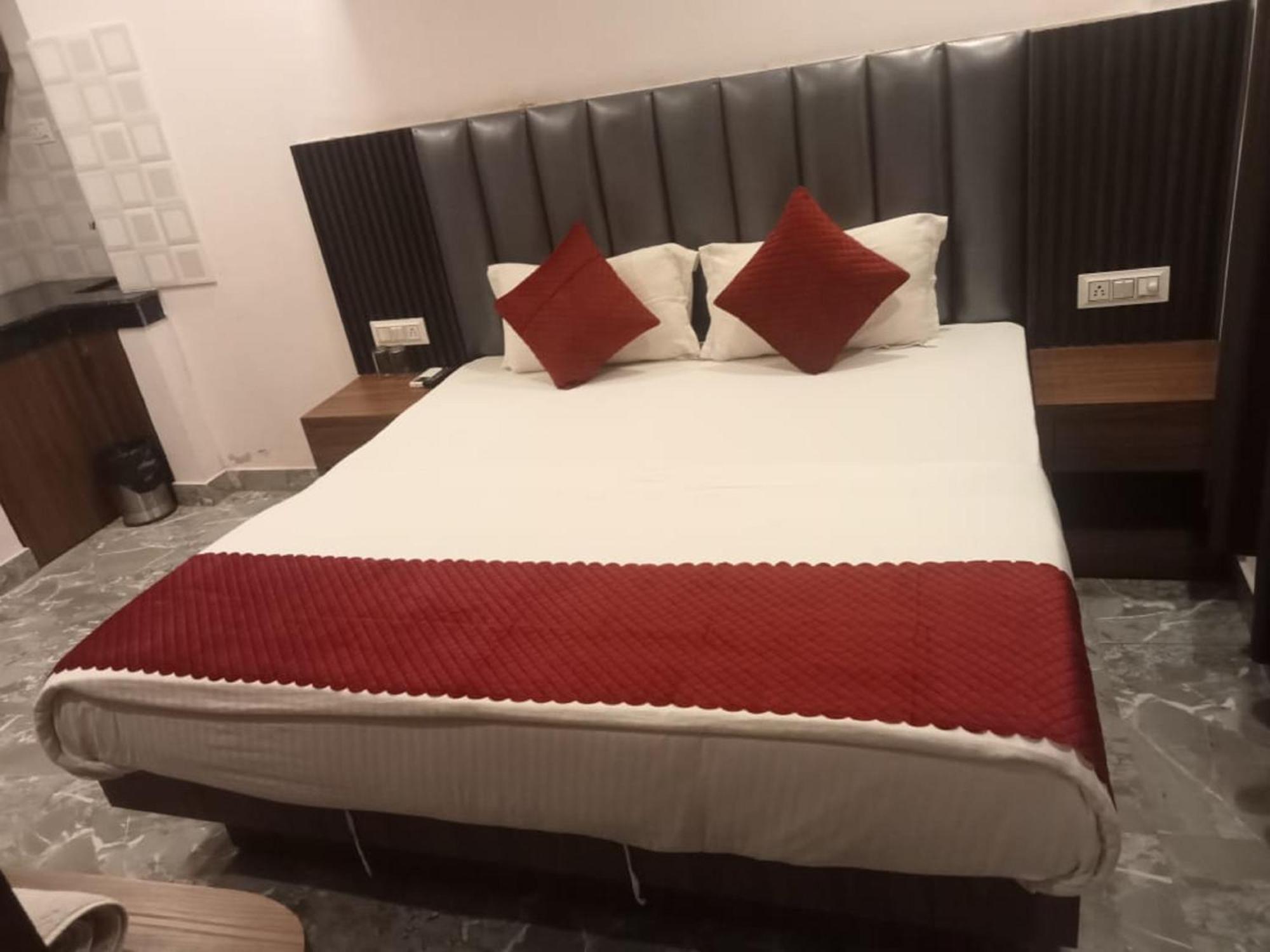 Del Fox Hotel Shanti Residency - Just A Minute Away From New Delhi Railway Station And Connaught Place & 5 Mins From Vfs מראה חיצוני תמונה