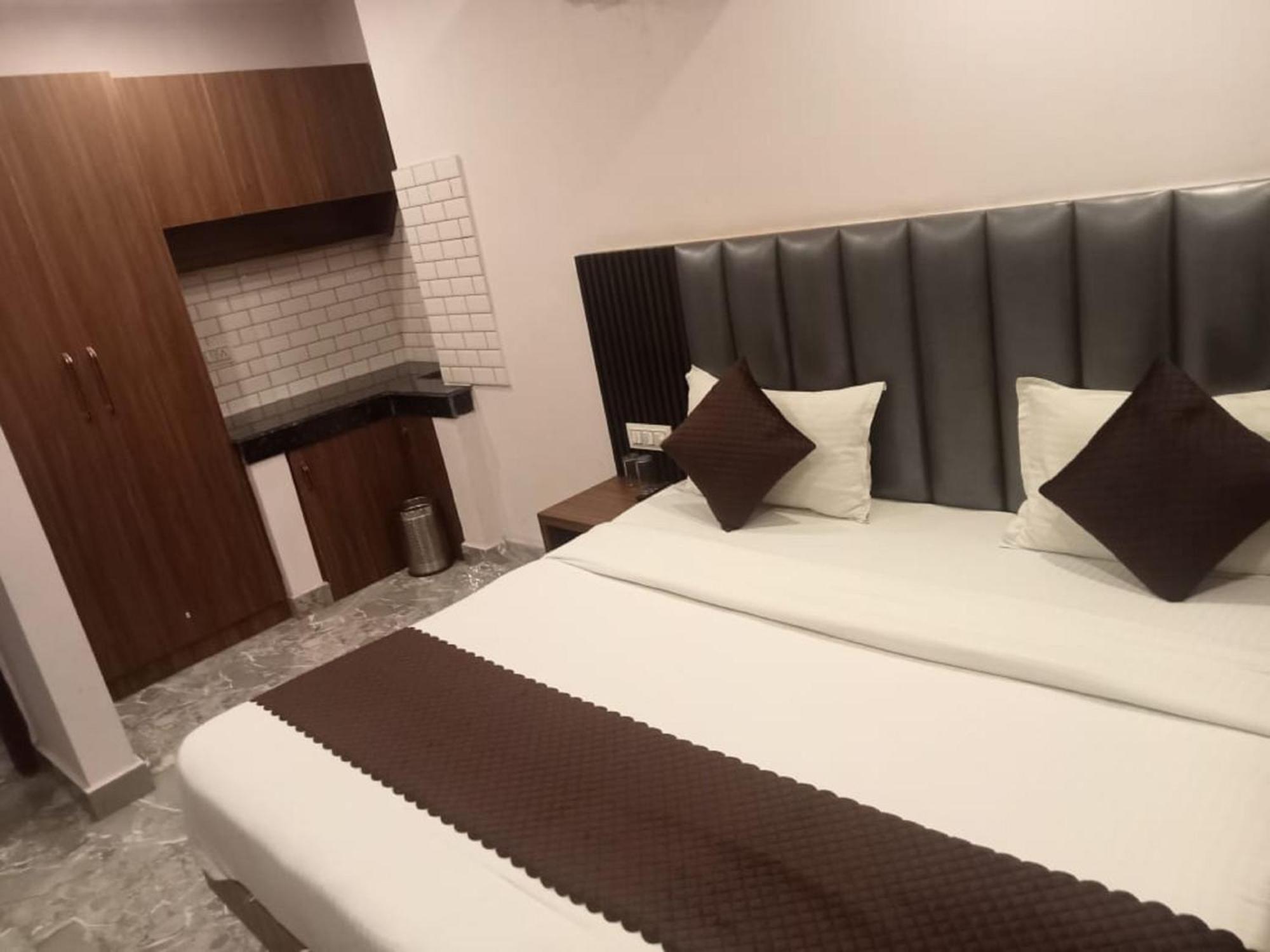 Del Fox Hotel Shanti Residency - Just A Minute Away From New Delhi Railway Station And Connaught Place & 5 Mins From Vfs מראה חיצוני תמונה