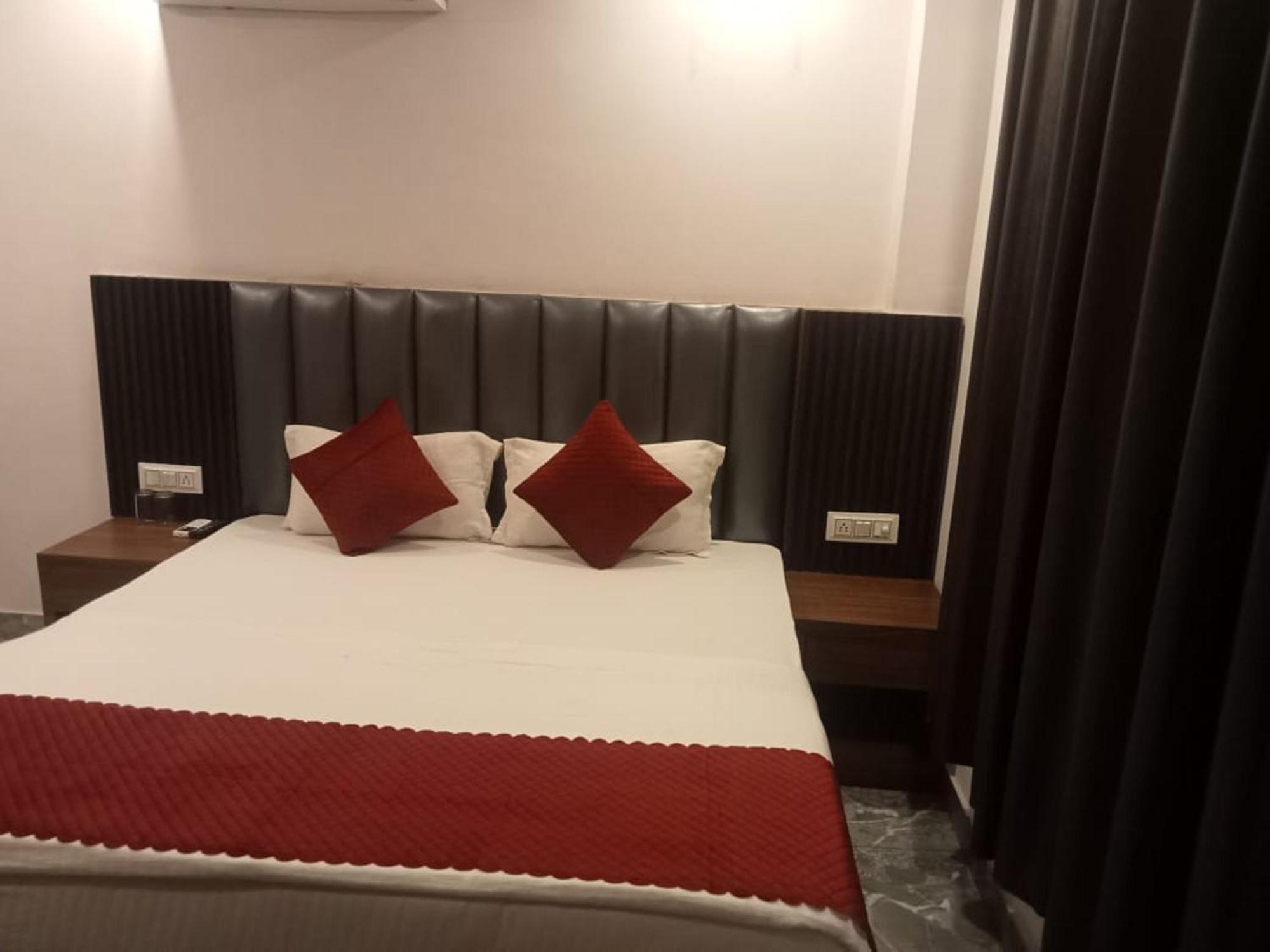Del Fox Hotel Shanti Residency - Just A Minute Away From New Delhi Railway Station And Connaught Place & 5 Mins From Vfs מראה חיצוני תמונה