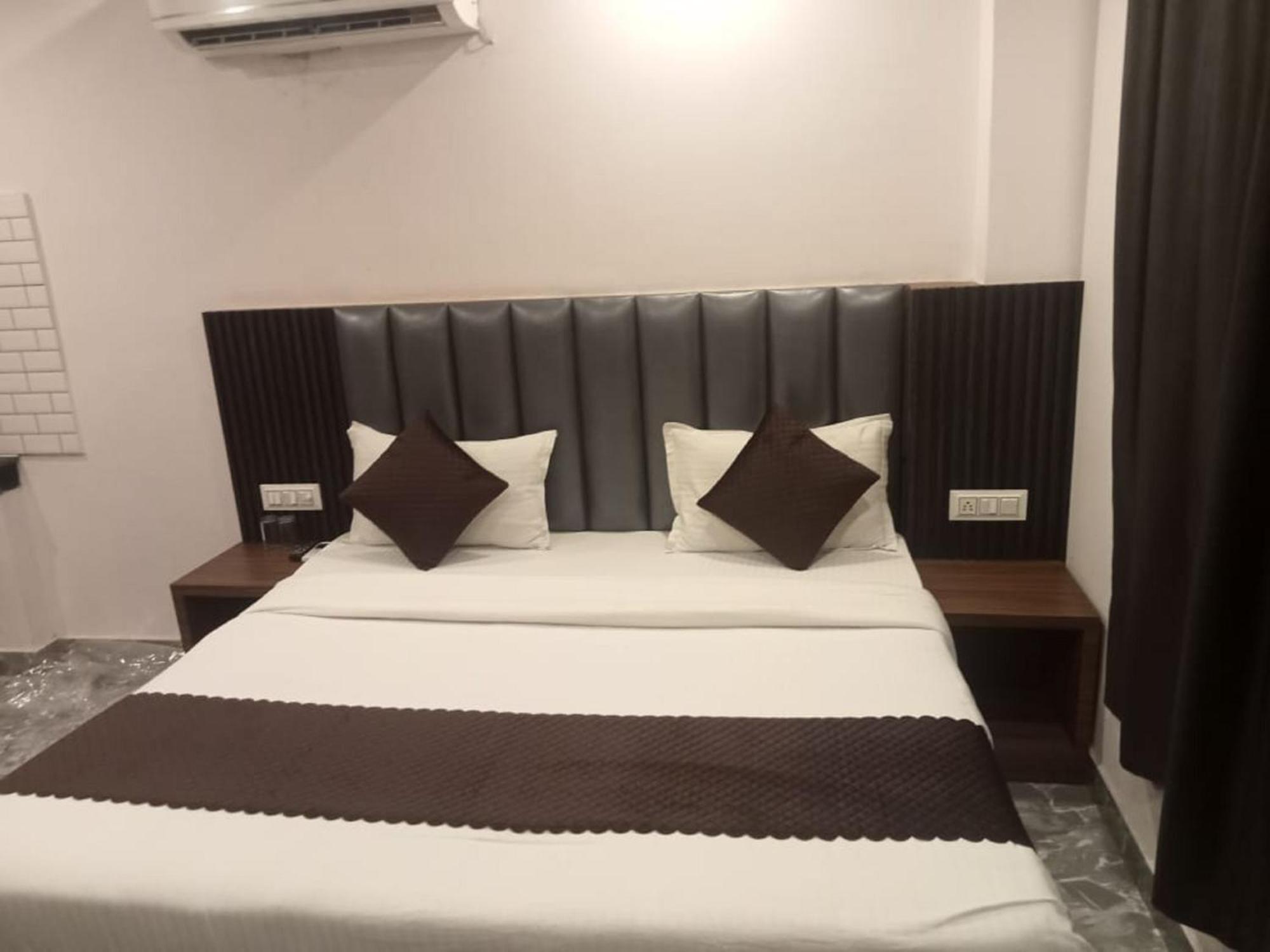 Del Fox Hotel Shanti Residency - Just A Minute Away From New Delhi Railway Station And Connaught Place & 5 Mins From Vfs מראה חיצוני תמונה