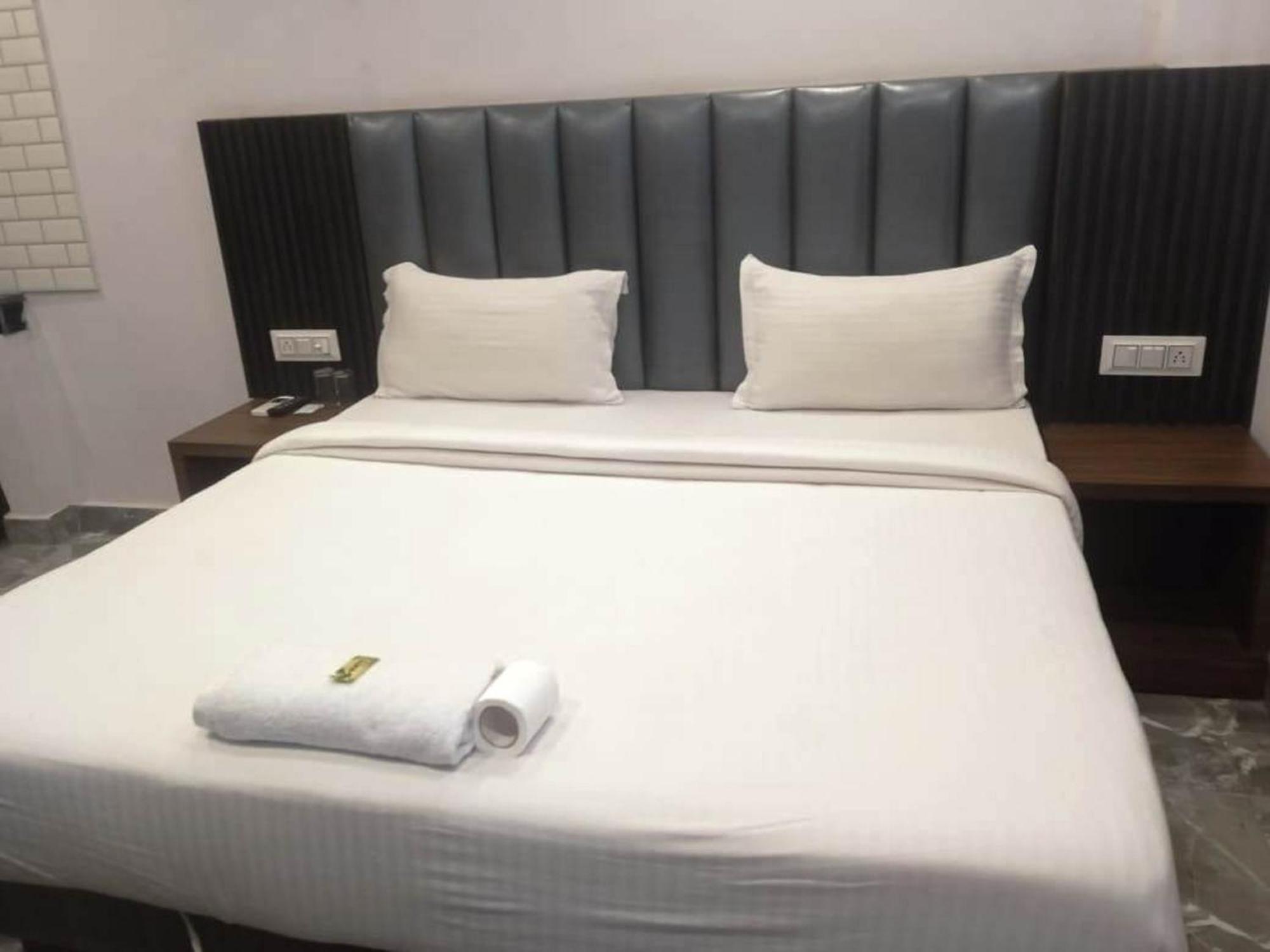 Del Fox Hotel Shanti Residency - Just A Minute Away From New Delhi Railway Station And Connaught Place & 5 Mins From Vfs מראה חיצוני תמונה