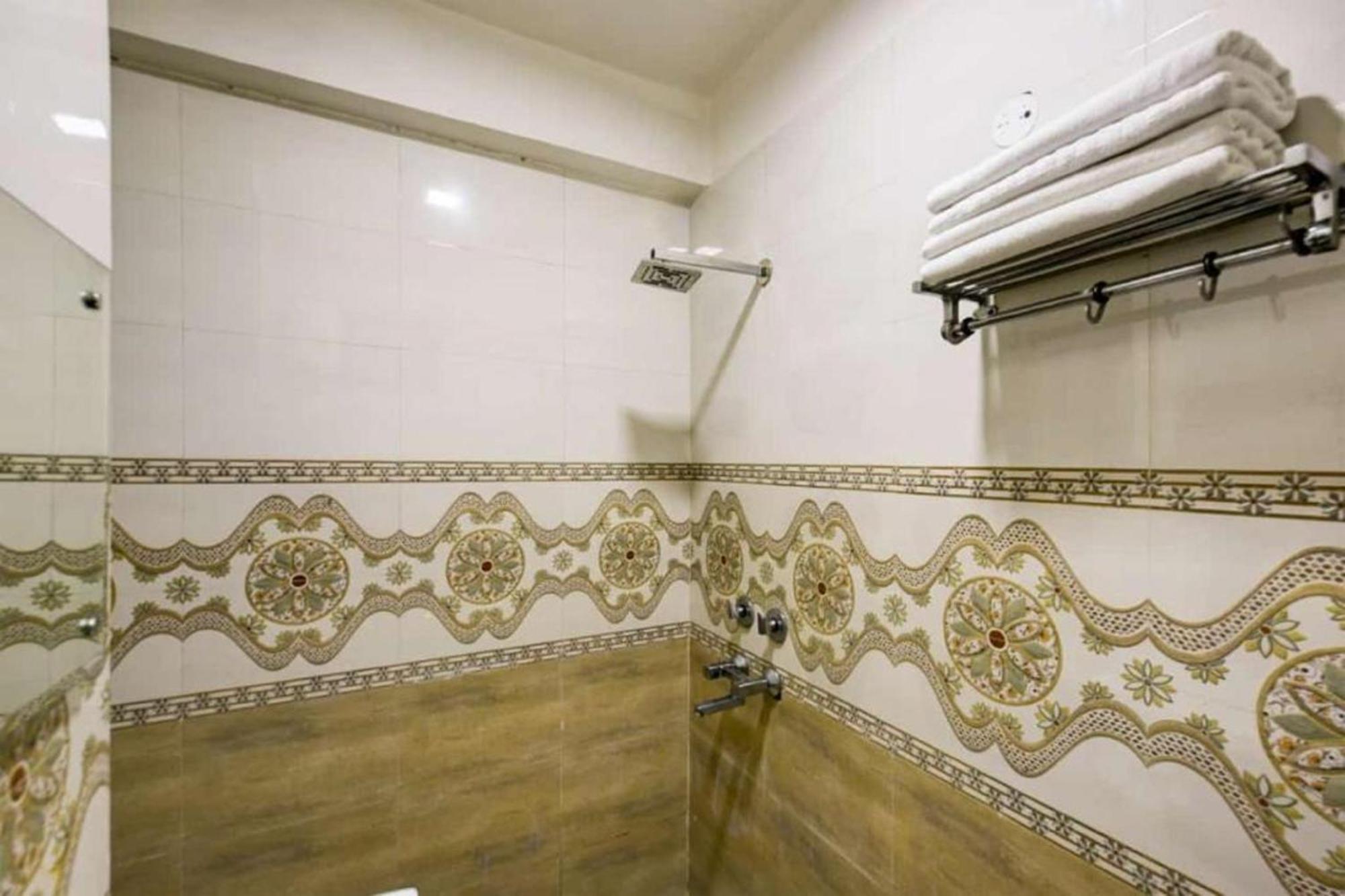 Del Fox Hotel Shanti Residency - Just A Minute Away From New Delhi Railway Station And Connaught Place & 5 Mins From Vfs מראה חיצוני תמונה
